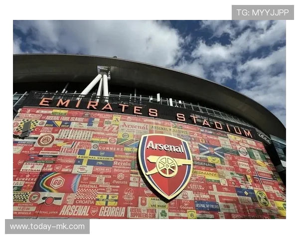 谢菲联重返英超梦成真，球迷欢呼见证历史性时刻