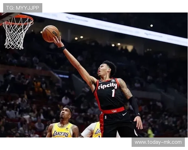 西蒙斯加盟开拓者引发关注,球队迎来全新篇章 西蒙斯加盟开拓者引发关注,球队迎来全新篇章