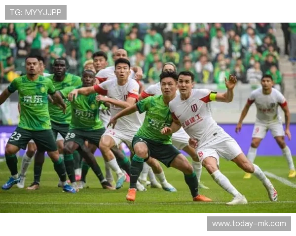北京国安主场龙助力球队逆转取胜,球迷欢呼沸腾 北京国安主场龙助力球队逆转取胜,球迷欢呼沸腾